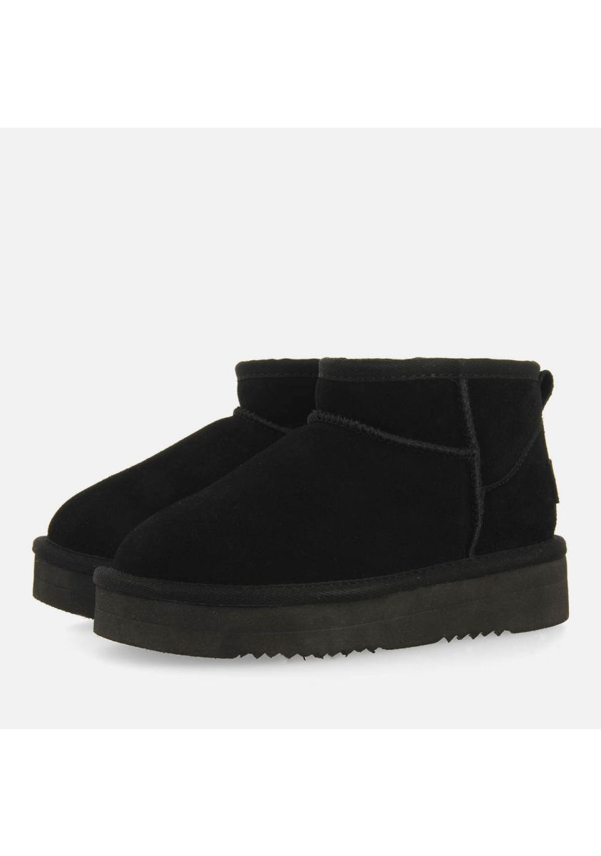 Gioseppo Kid's Black Australian-Style Boots: Warm & Breathable Polyester Lined Comfort