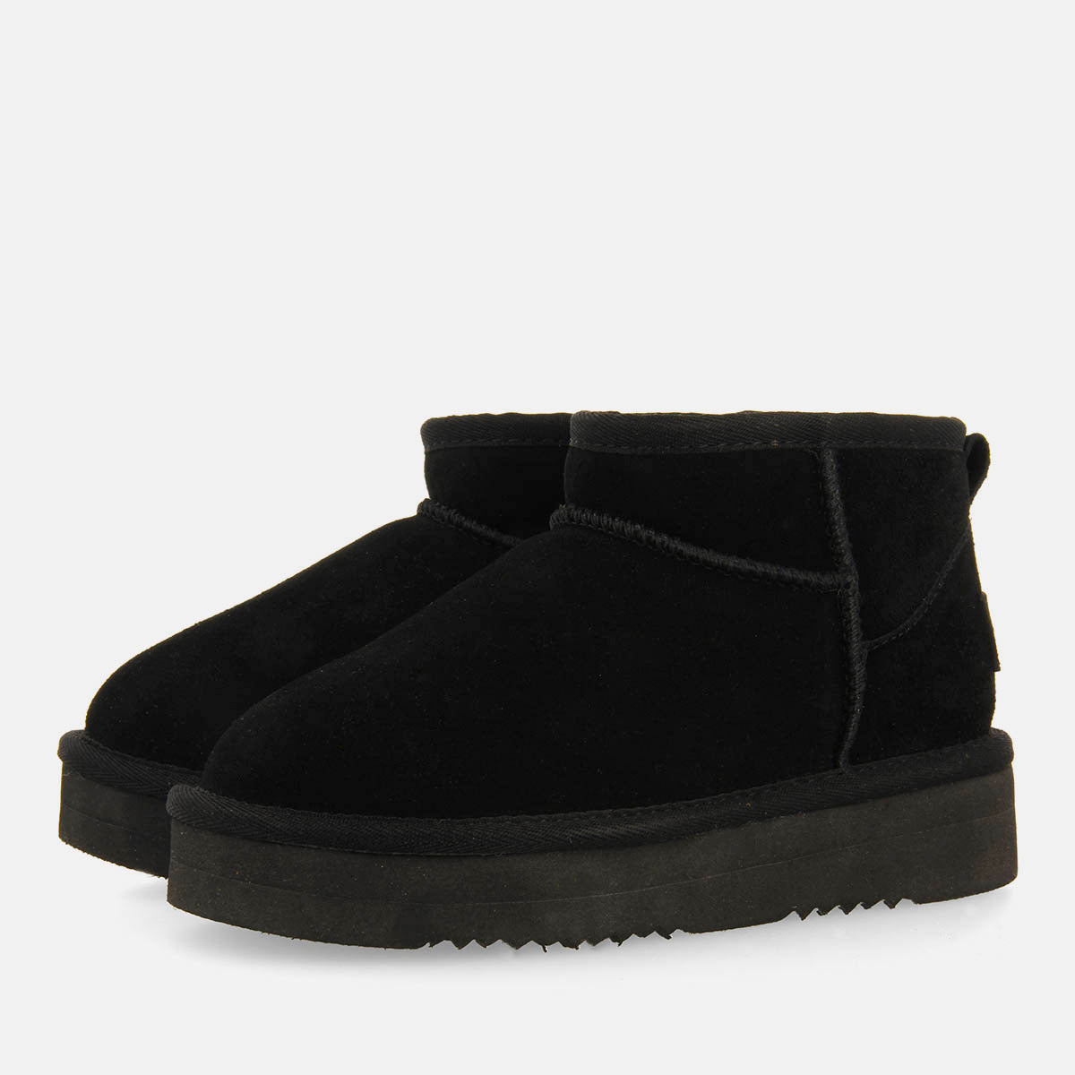 Gioseppo Kid's Black Australian-Style Boots: Warm & Breathable Polyester Lined Comfort