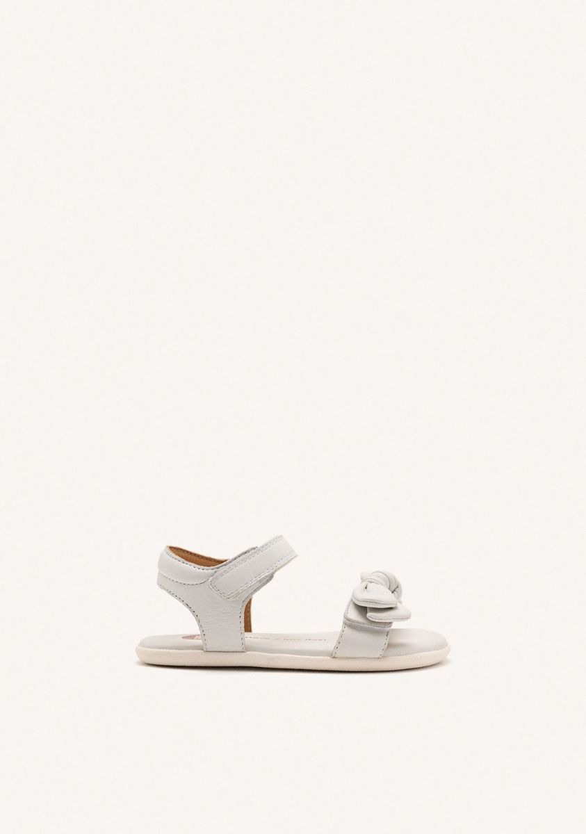 https://gioseppo.com/en-eu/media/catalog/product/cache/f4dd957c709b2d9c52151fabe7d0b512/b/7/b75345_blanco_01.jpg