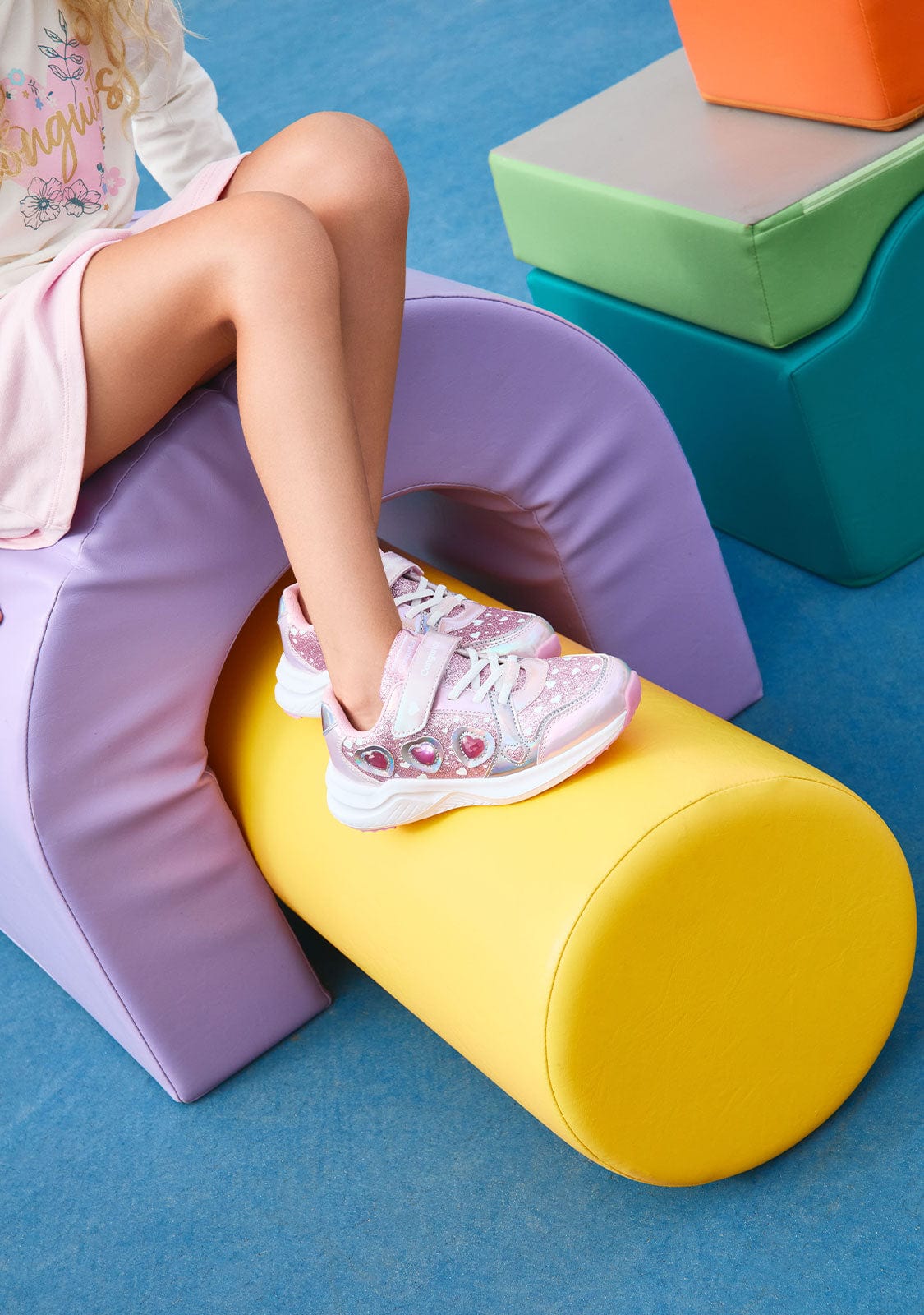 Pink Heart Light-Up Sneakers for Girls Fun Elastic Laced Shoes