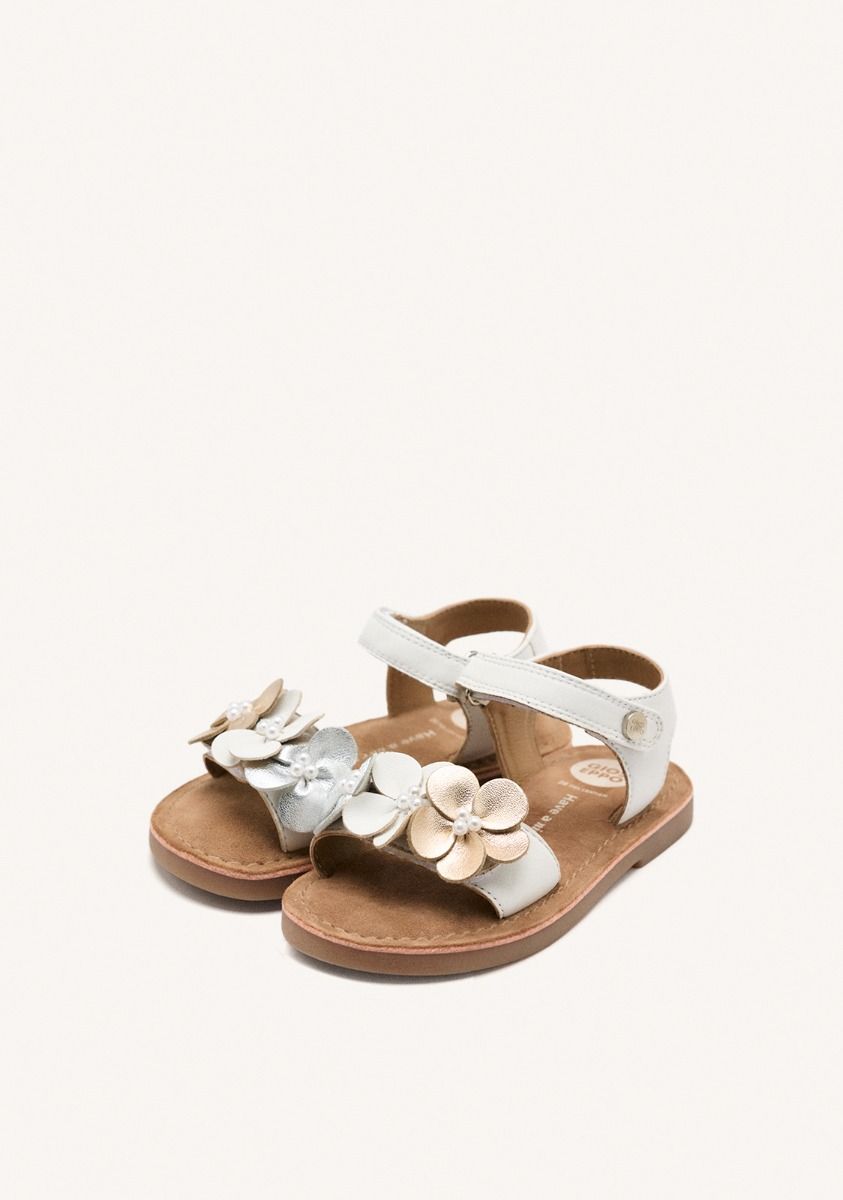 Gioseppo "Peeksville" White Leather Flower Adorned Sandals for Girls