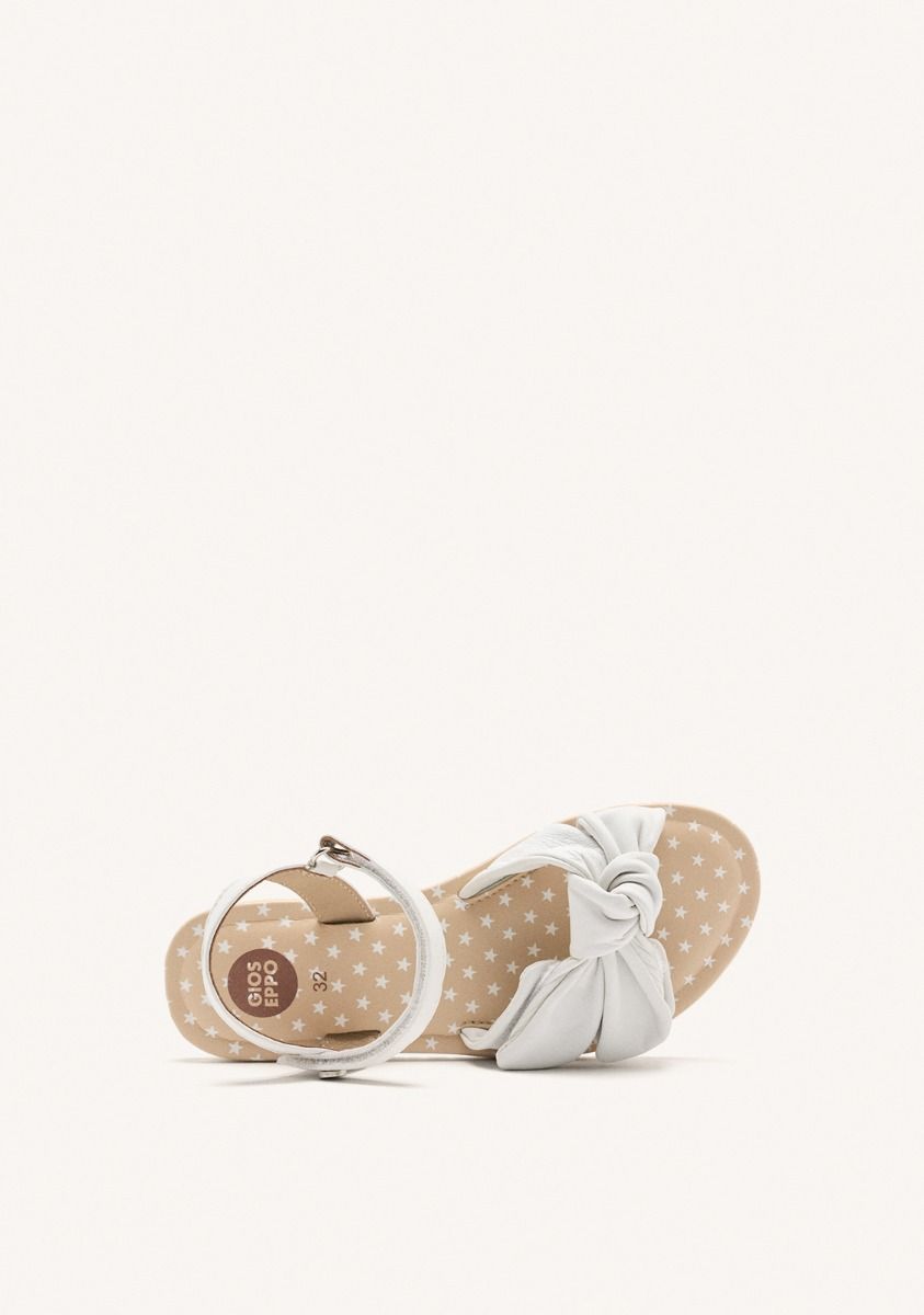 https://gioseppo.com/en-eu/media/catalog/product/cache/f4dd957c709b2d9c52151fabe7d0b512/e/7/e74777_blanco_01.jpg
