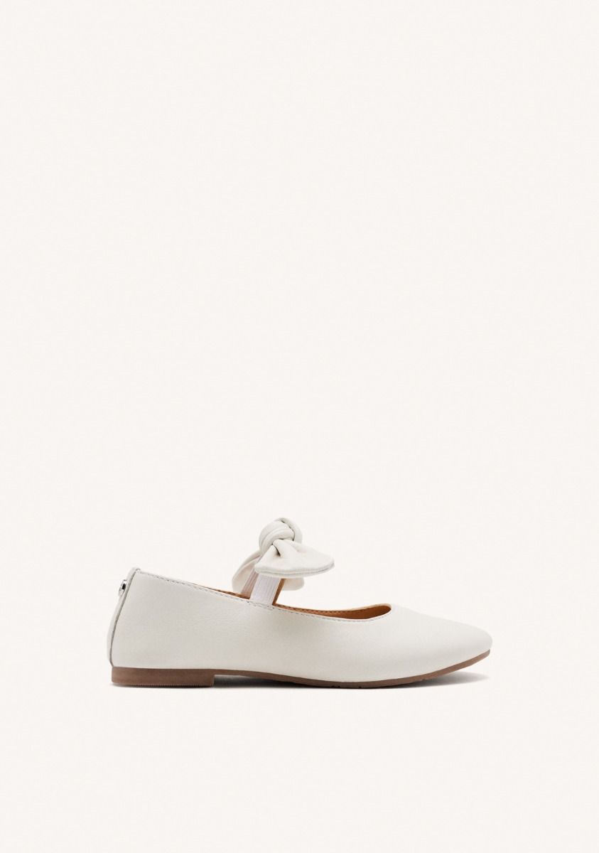 https://gioseppo.com/en-eu/media/catalog/product/cache/f4dd957c709b2d9c52151fabe7d0b512/e/7/e75354_blanco_01.jpg