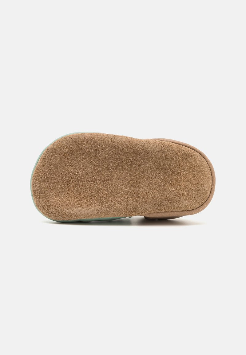 Robeez Unisex Baby First Steps Gift Set - Leather Giraffe Shoes & Toy