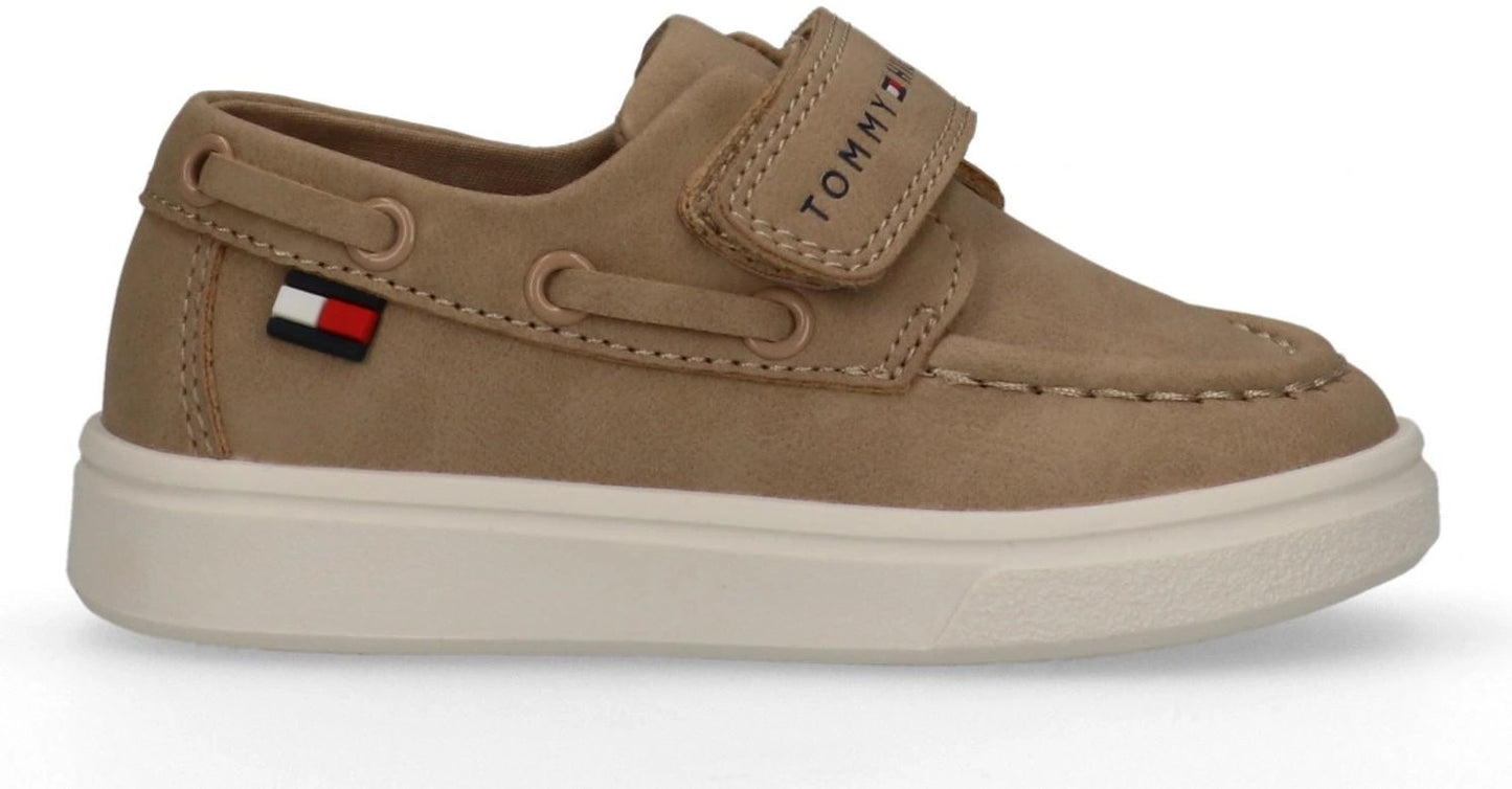 https://papino.gr/Image/Product/Large/%CF%80%CE%B1%CE%B9%CE%B4%CE%B9%CE%BA%CE%B1-%CF%80%CE%B1%CF%80%CE%BF%CF%85%CF%84%CF%83%CE%B9%CE%B1/%CE%BC%CE%BF%CE%BA%CE%B1%CF%83%CE%B9%CE%BD%CE%B9%CE%B1/boat-shoes-tommy-hilfiger-t1b4-34340-0315-500_74739.webp