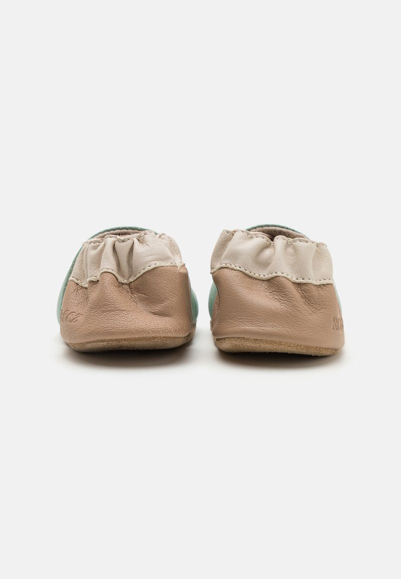 Robeez Unisex Baby First Steps Gift Set - Leather Giraffe Shoes & Toy