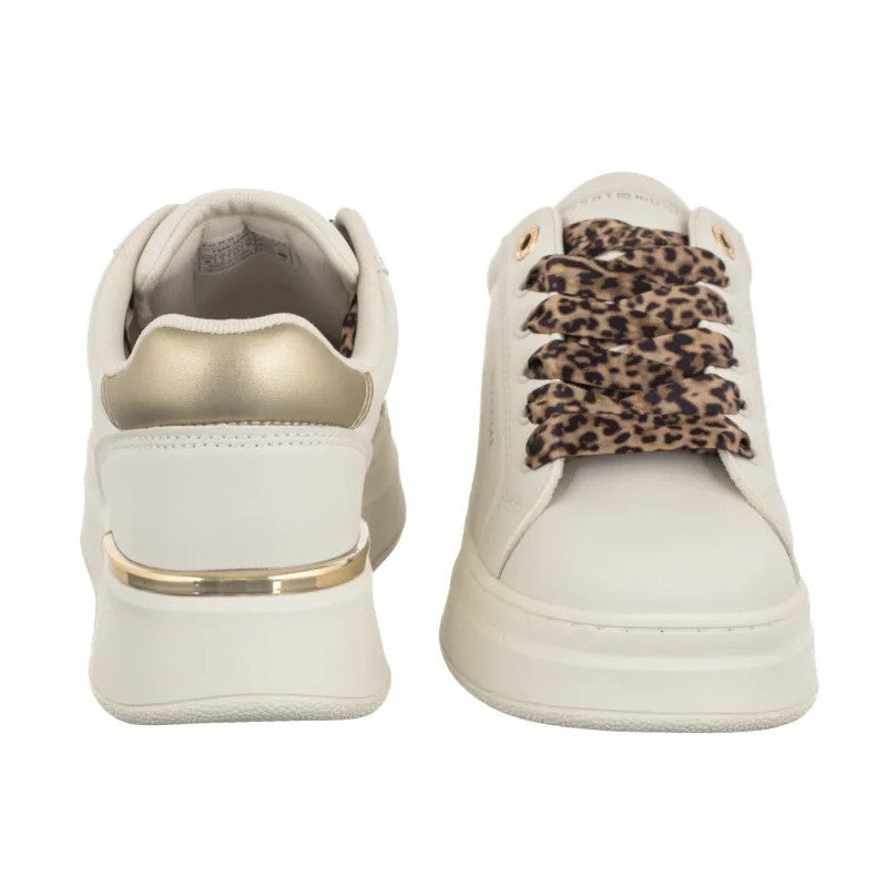 https://www.getstyle.eu/11863720-large_default/tommy-hilfiger-low-cut-lace-up-sneaker-off-whiteplatinum-t3a9-34255-1355x024-th1453-a-sports-shoes.jpg